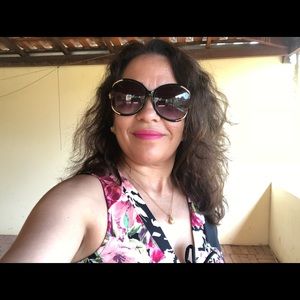 Meet your Posher, Selia